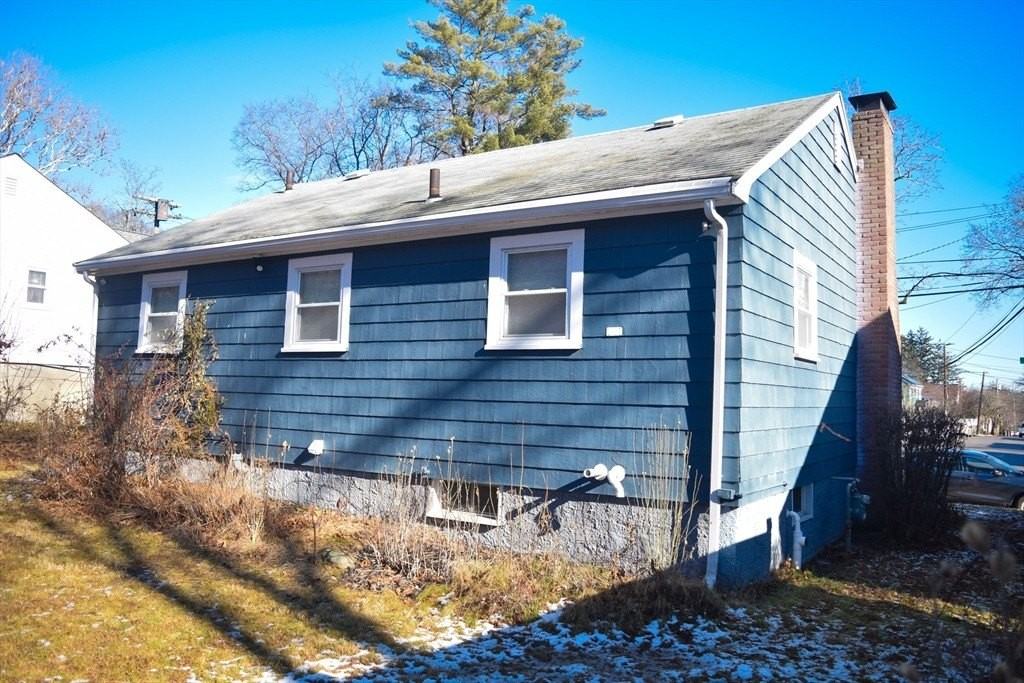 77 Maryknoll St - Photo 4 of 30