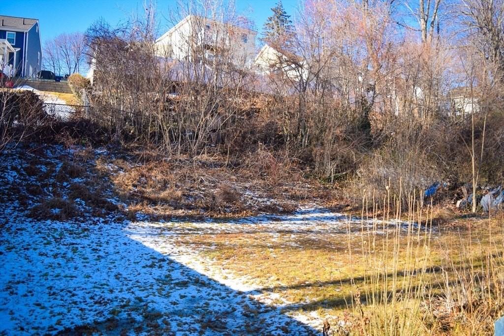 77 Maryknoll St - Photo 5 of 30