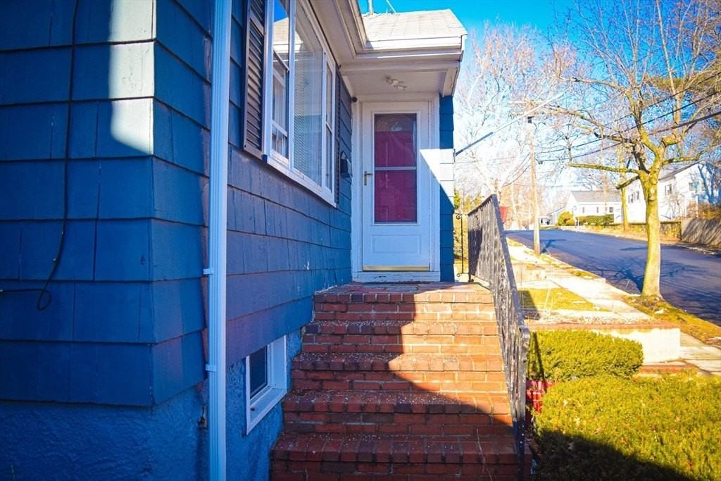 77 Maryknoll St - Photo 7 of 30