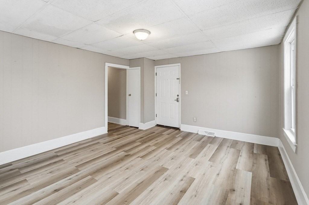 14 Hacker St Apt 1 #1 - Photo 4 of 27