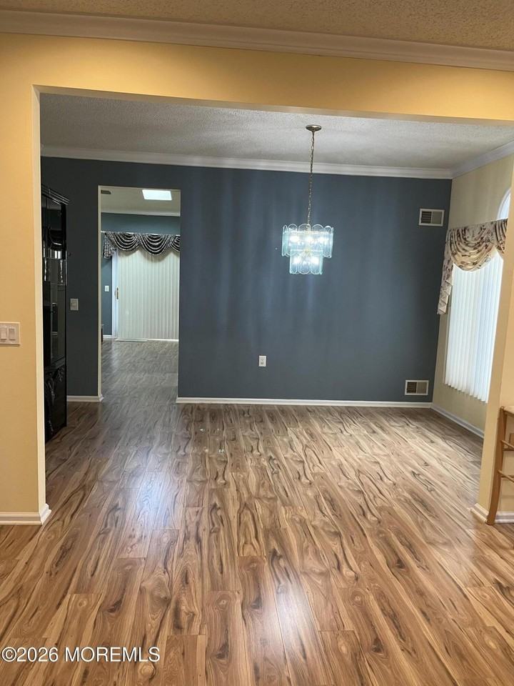 11 Umberland Pl - Photo 7 of 25