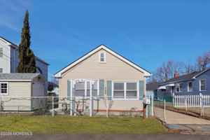 featured image of 127 7th St Unit A #A