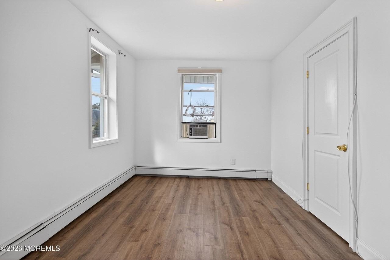 472 Broadway Apt 4 #4 - Photo 4 of 14