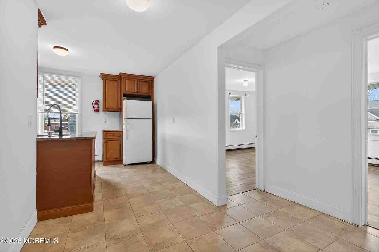 472 Broadway Apt 4 #4 - Photo 7 of 14