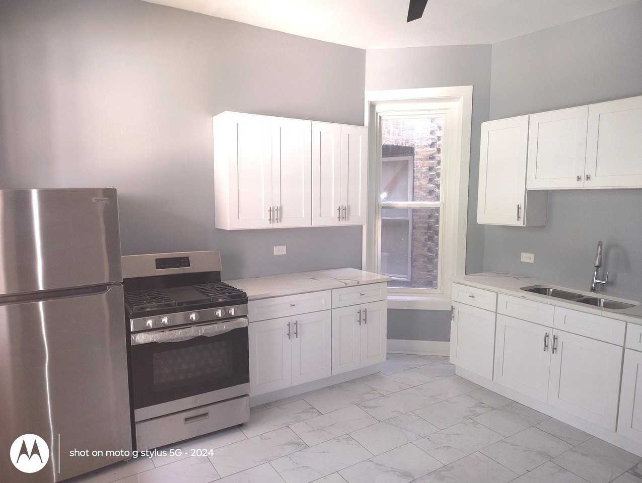 1661 S Homan Ave - Photo 3 of 11