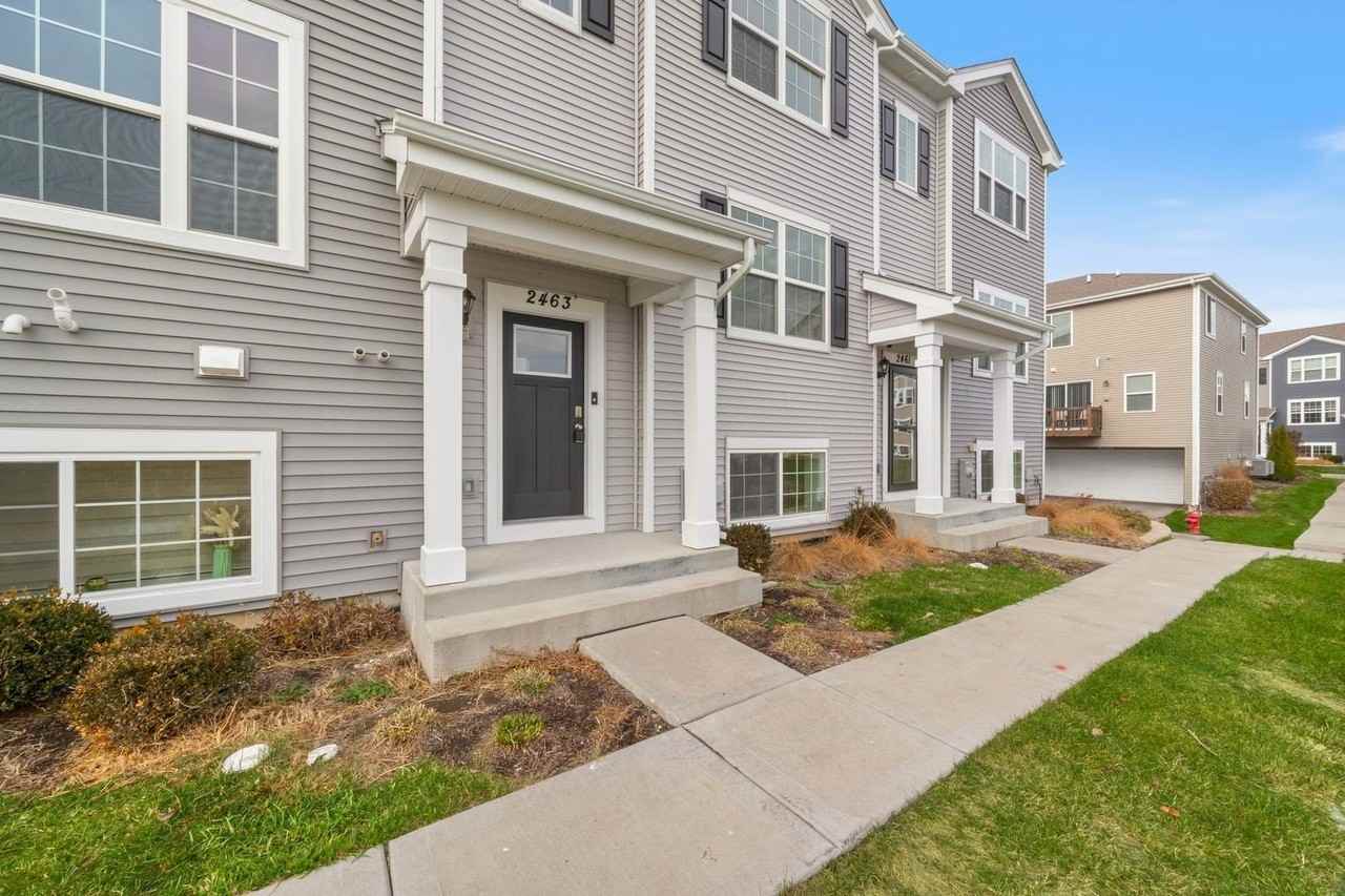 2463 Bella Dr - Photo 2 of 24