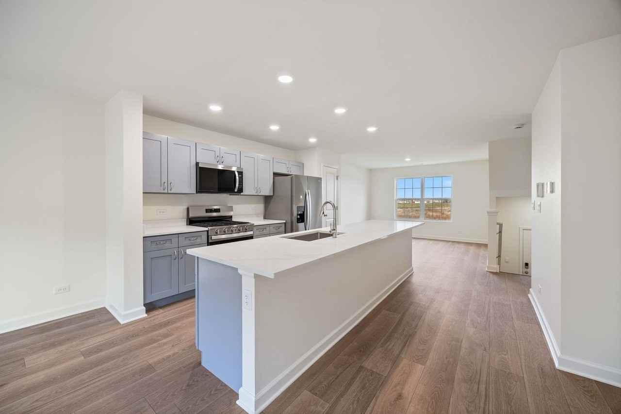 2463 Bella Dr - Photo 3 of 24