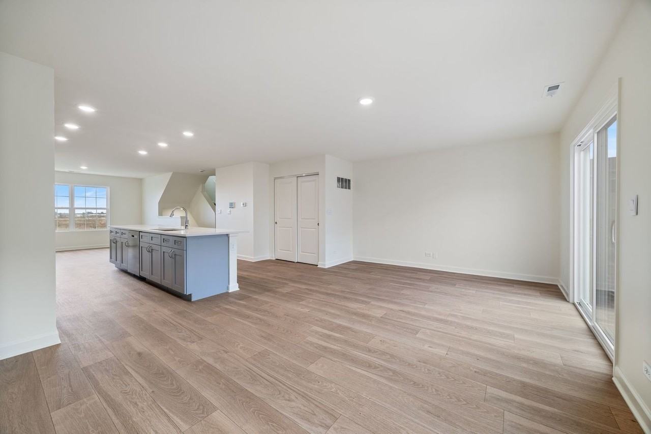 2463 Bella Dr - Photo 6 of 24