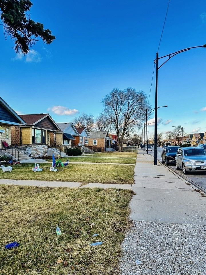 8626 S Damen Ave - Photo 2 of 23