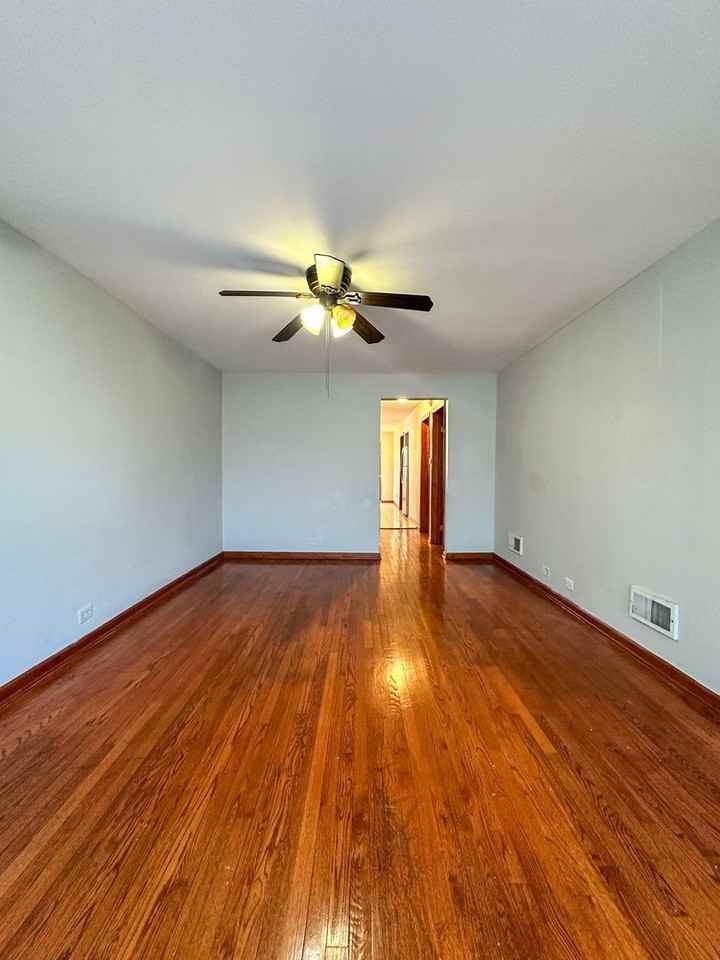 8626 S Damen Ave - Photo 3 of 23