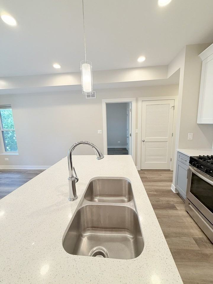 3607 W Ainslie St Apt 3 #3 - Photo 5 of 23