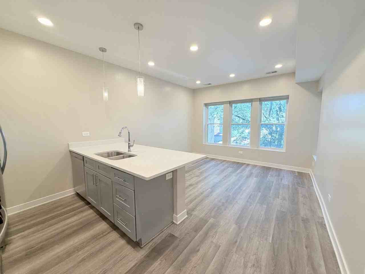 3607 W Ainslie St Apt 3 #3 - Photo 6 of 23