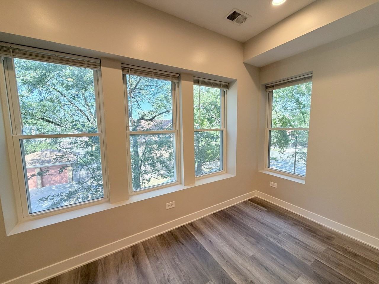 3607 W Ainslie St Apt 3 #3 - Photo 7 of 23