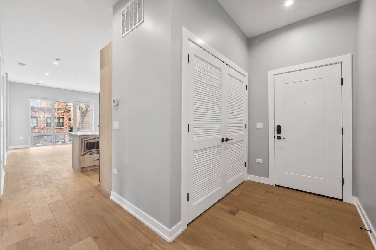 7006 N Glenwood Ave Apt 301 #301 - Photo 4 of 16