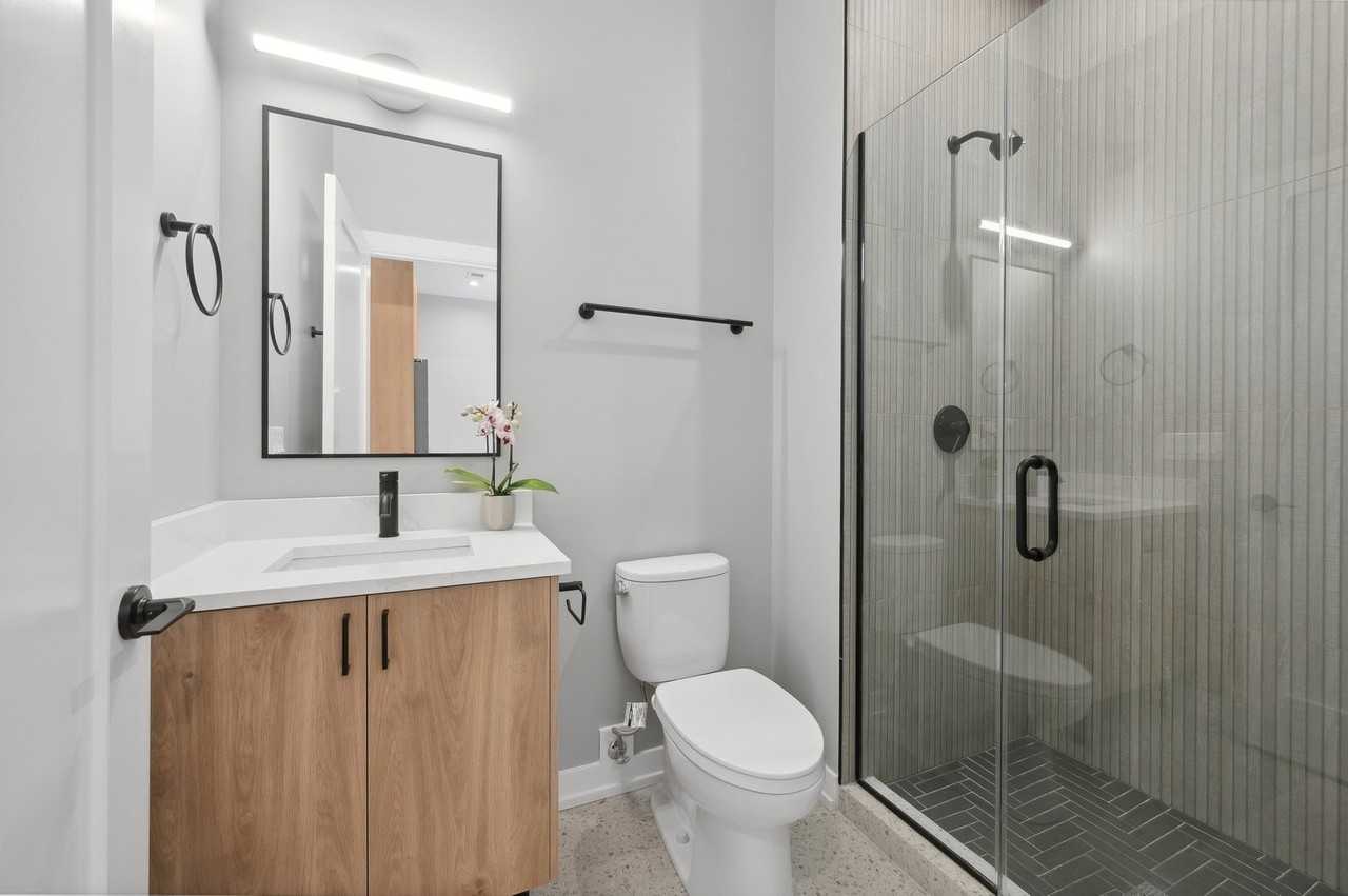 7006 N Glenwood Ave Apt 301 #301 - Photo 7 of 16