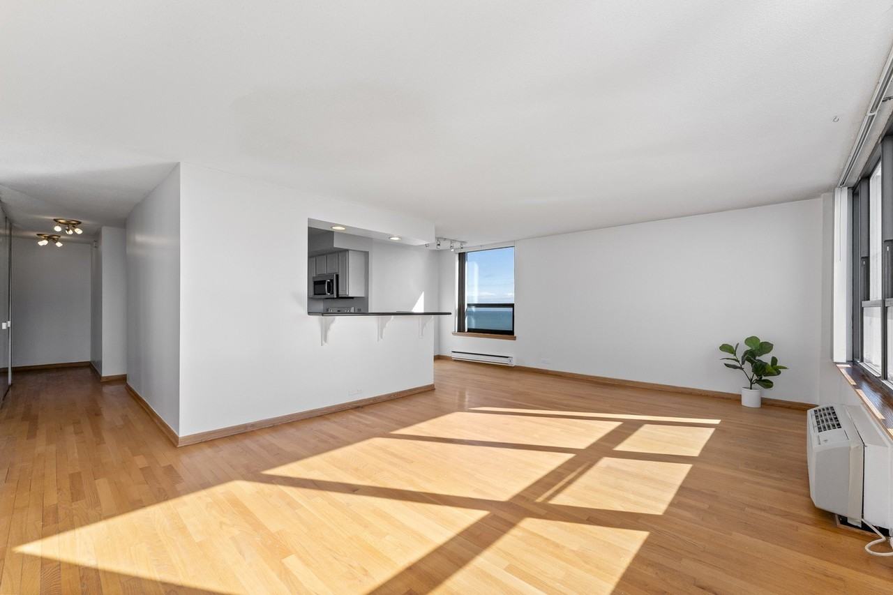 5100 N Marine Dr Apt 21a #21A - Photo 3 of 23