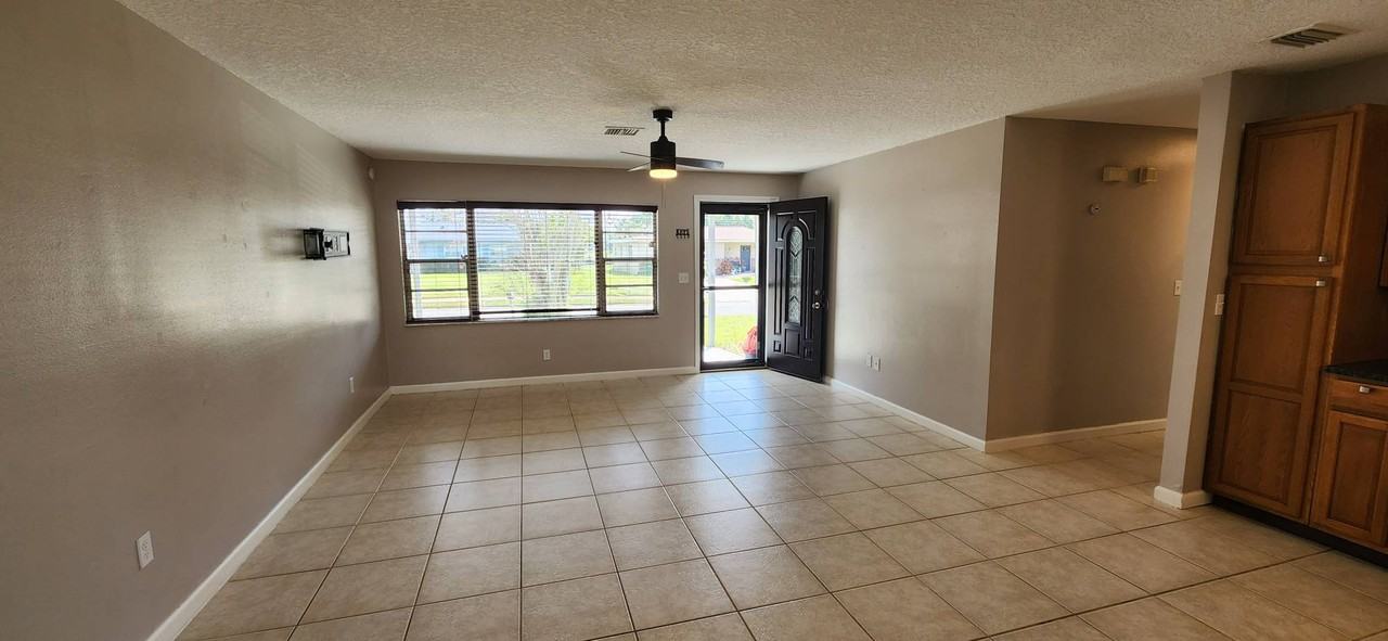 3060 Avon Ln - Photo 2 of 24