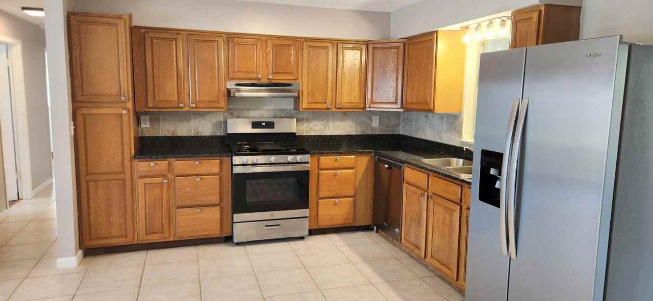 3060 Avon Ln - Photo 7 of 24