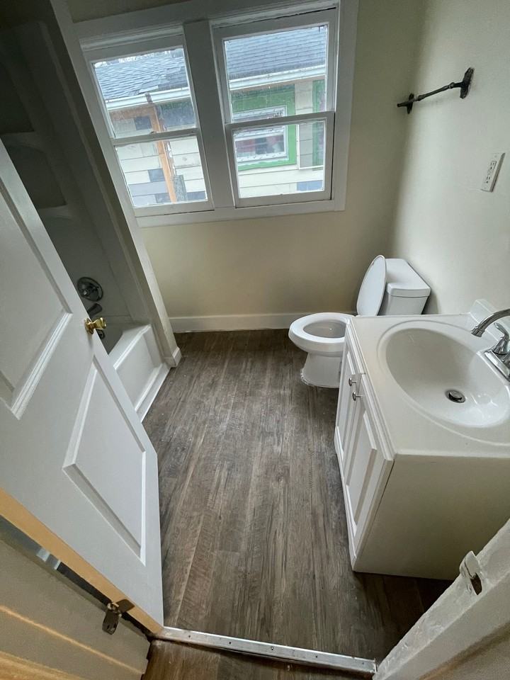 1502 Cedar St #1 - Photo 6 of 11