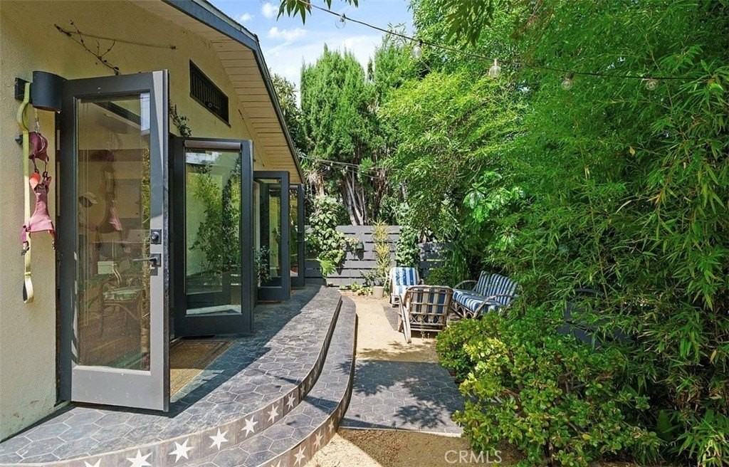 1900 Berkeley Ave - Photo 4 of 32