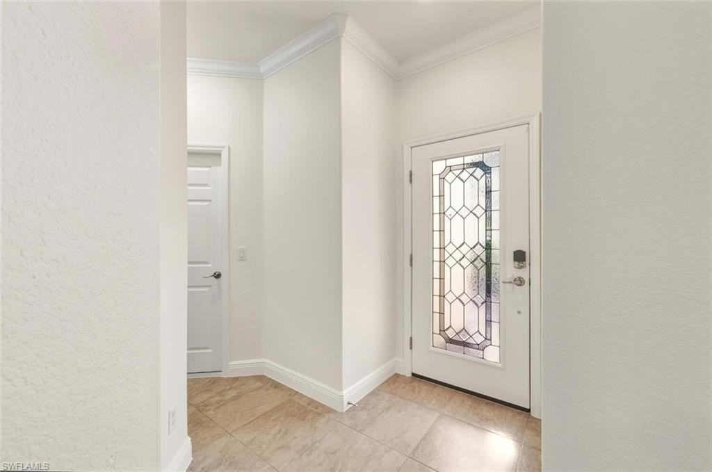 2080 Wellington St - Photo 4 of 36