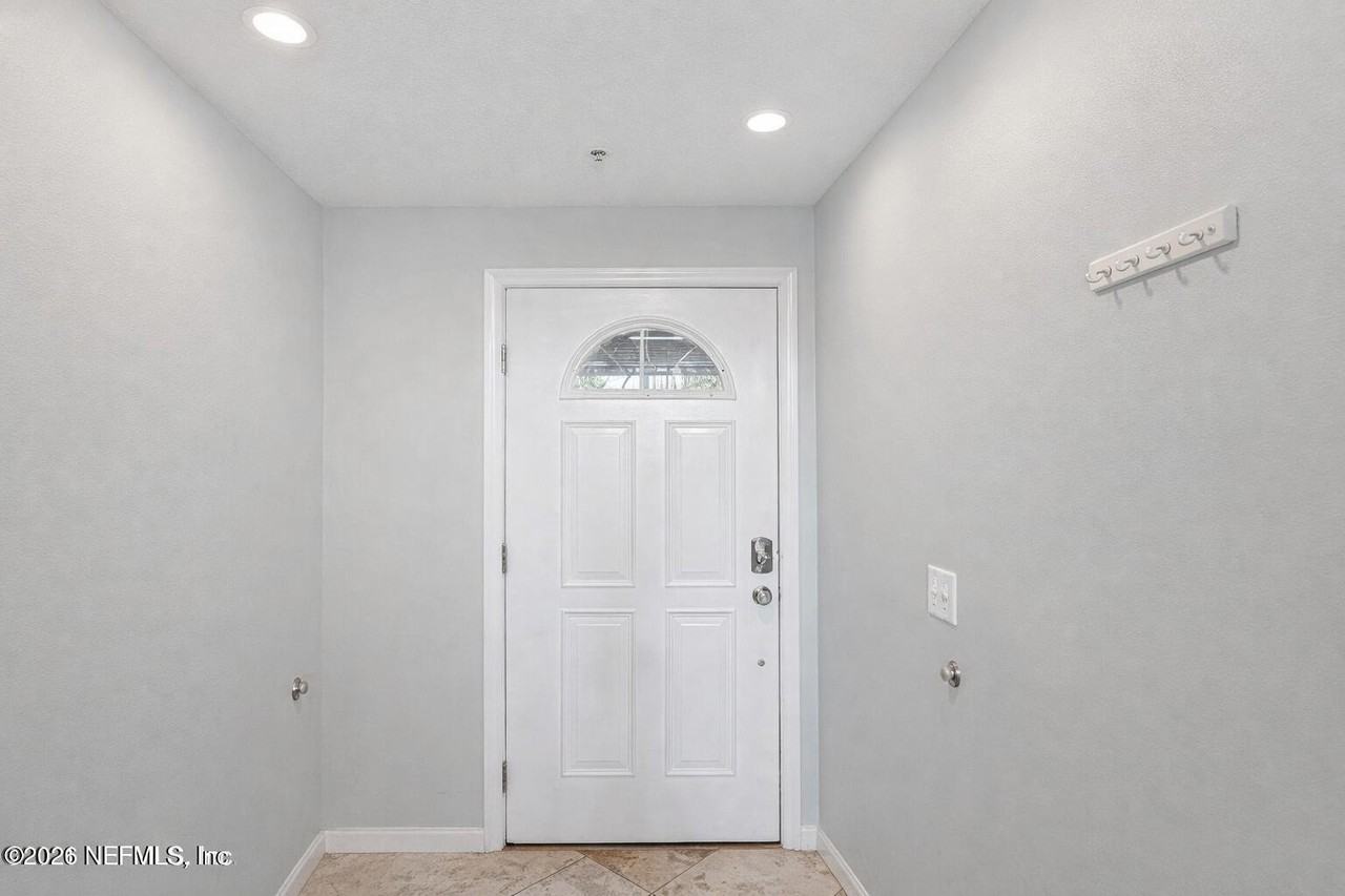 445 8th Ave N Apt D #D - Photo 5 of 27