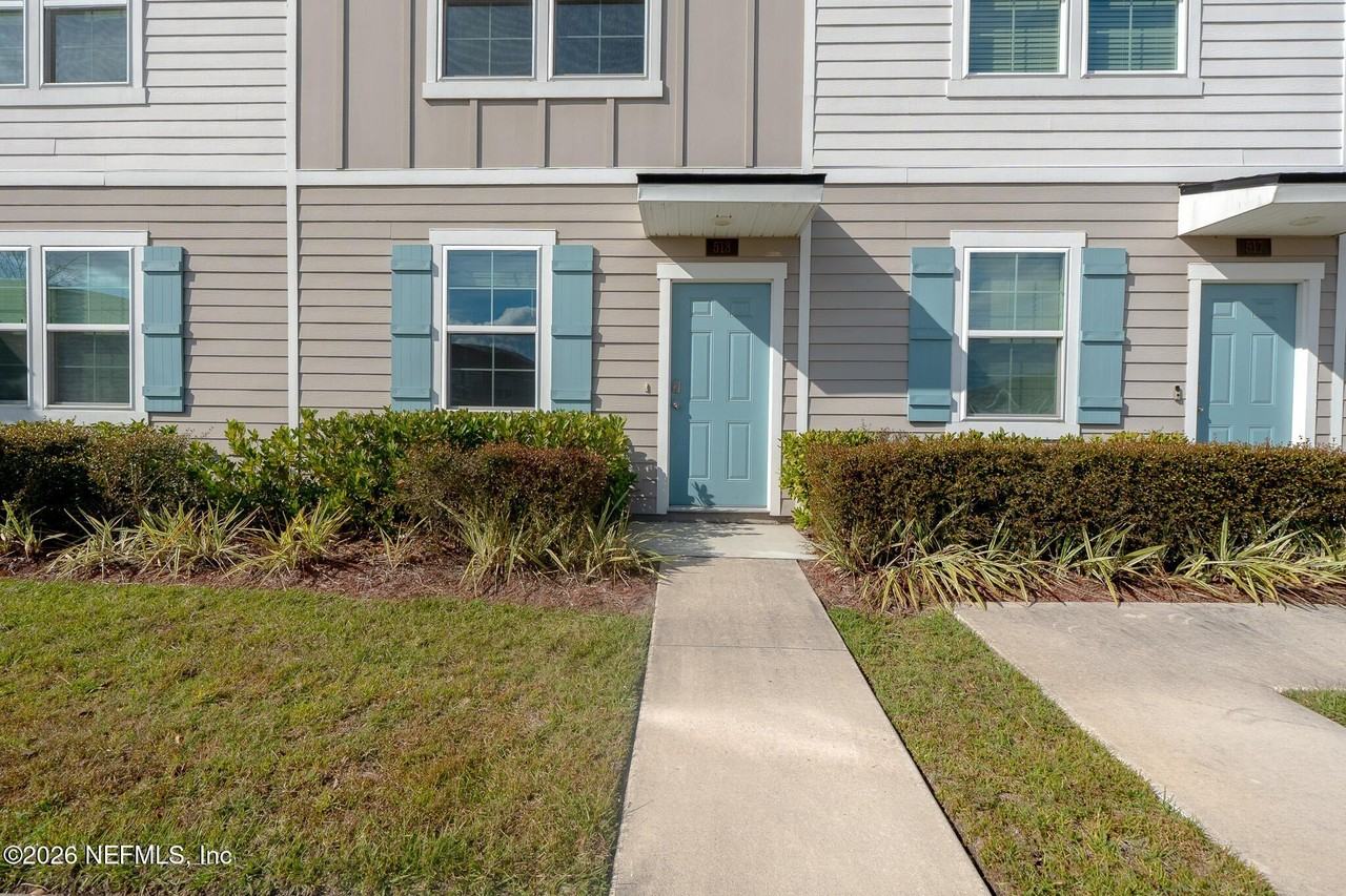 513 Spanish Oaks Way - Photo 2 of 17