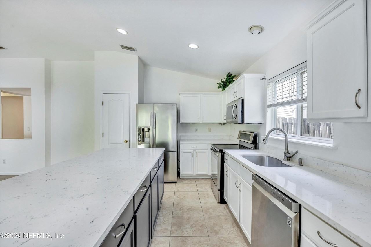 657 Mackenzie Cir - Photo 5 of 42