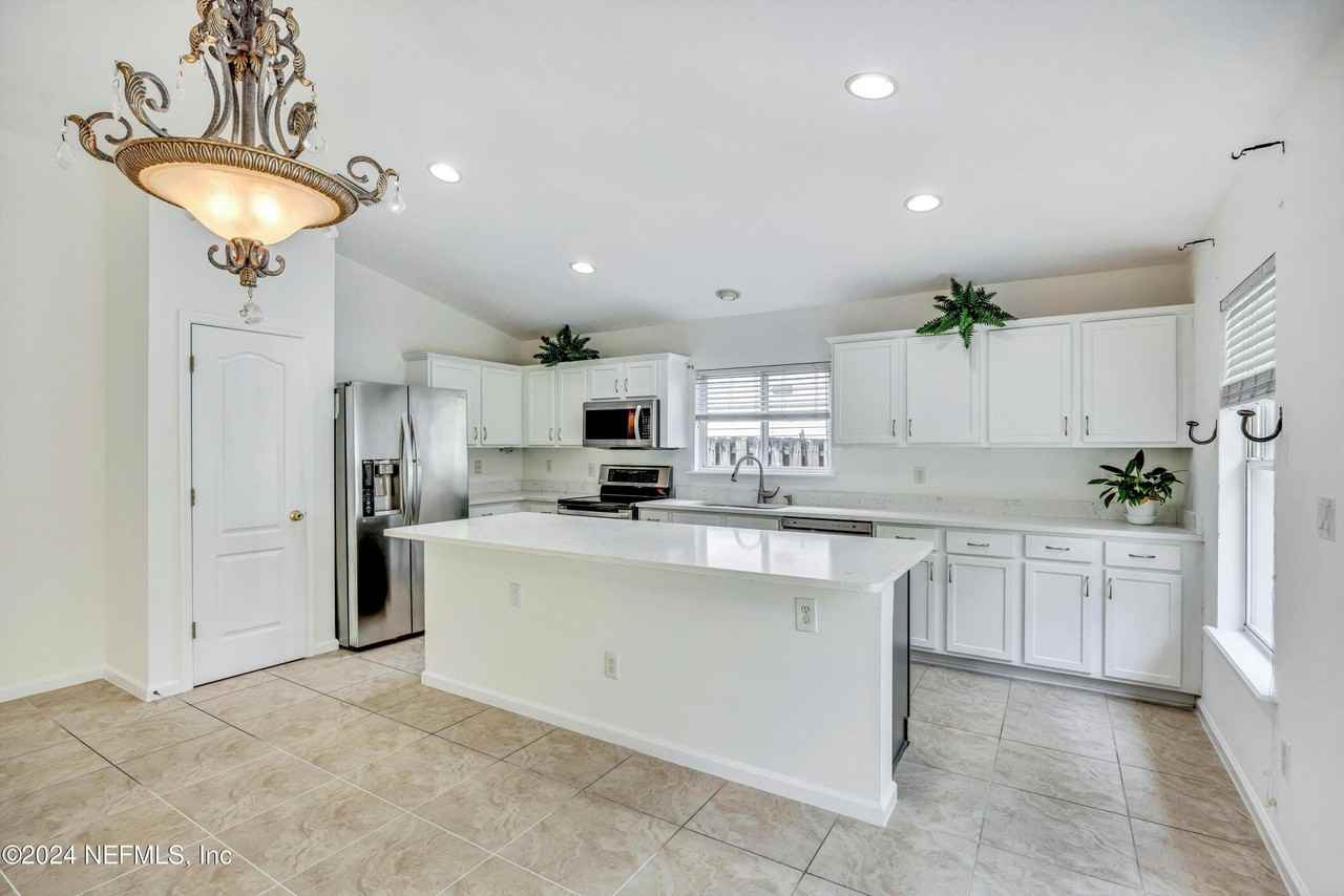 657 Mackenzie Cir - Photo 6 of 42