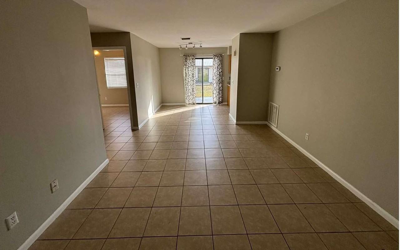 3872 Nw Archer St - Photo 2 of 6