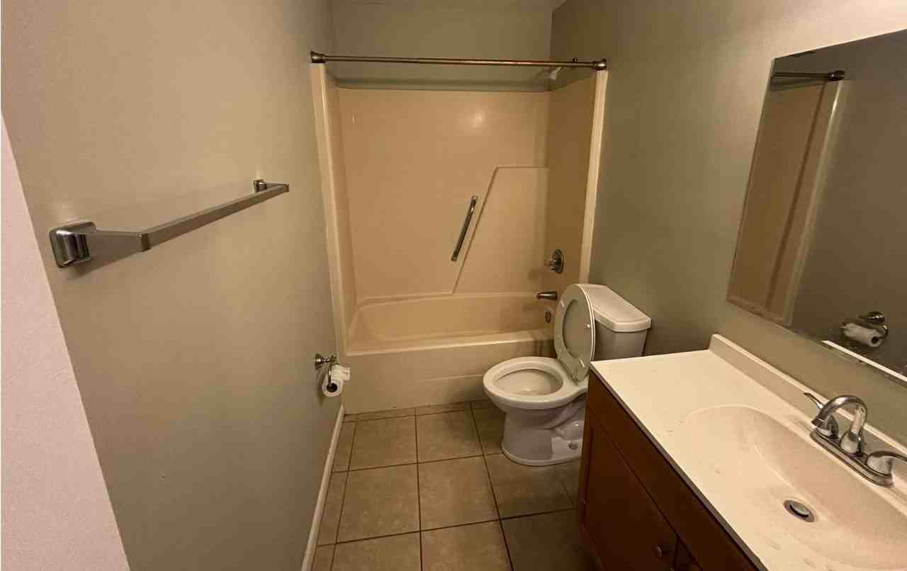 3872 Nw Archer St - Photo 5 of 6