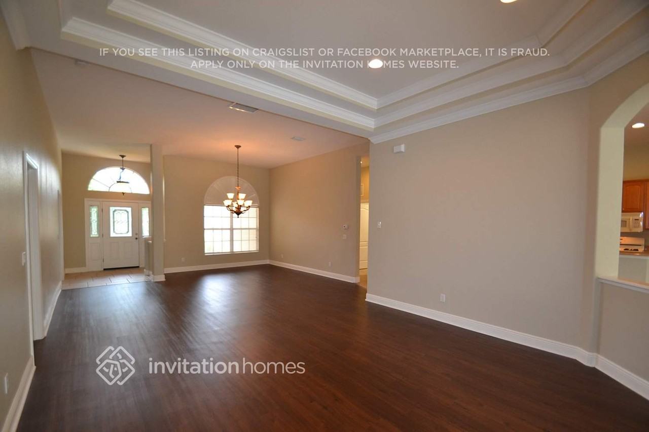 13075 Peregrin Cir - Photo 4 of 17