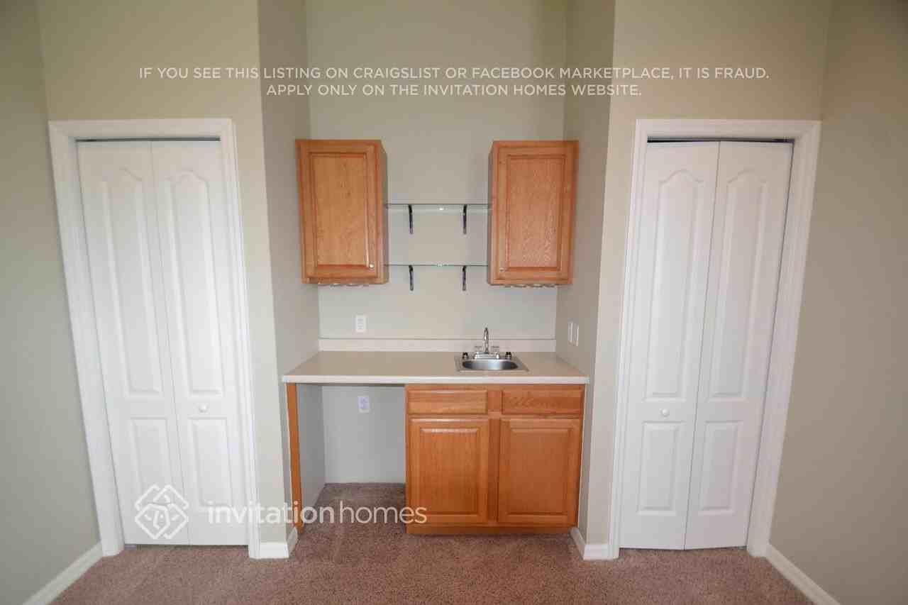 13075 Peregrin Cir - Photo 7 of 17