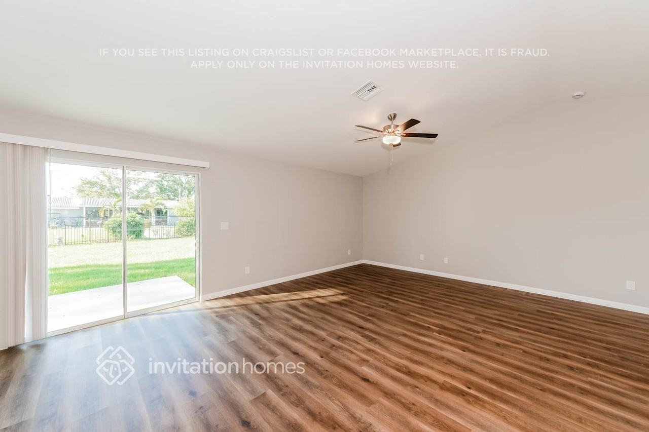 714 Munich St Nw - Photo 3 of 17