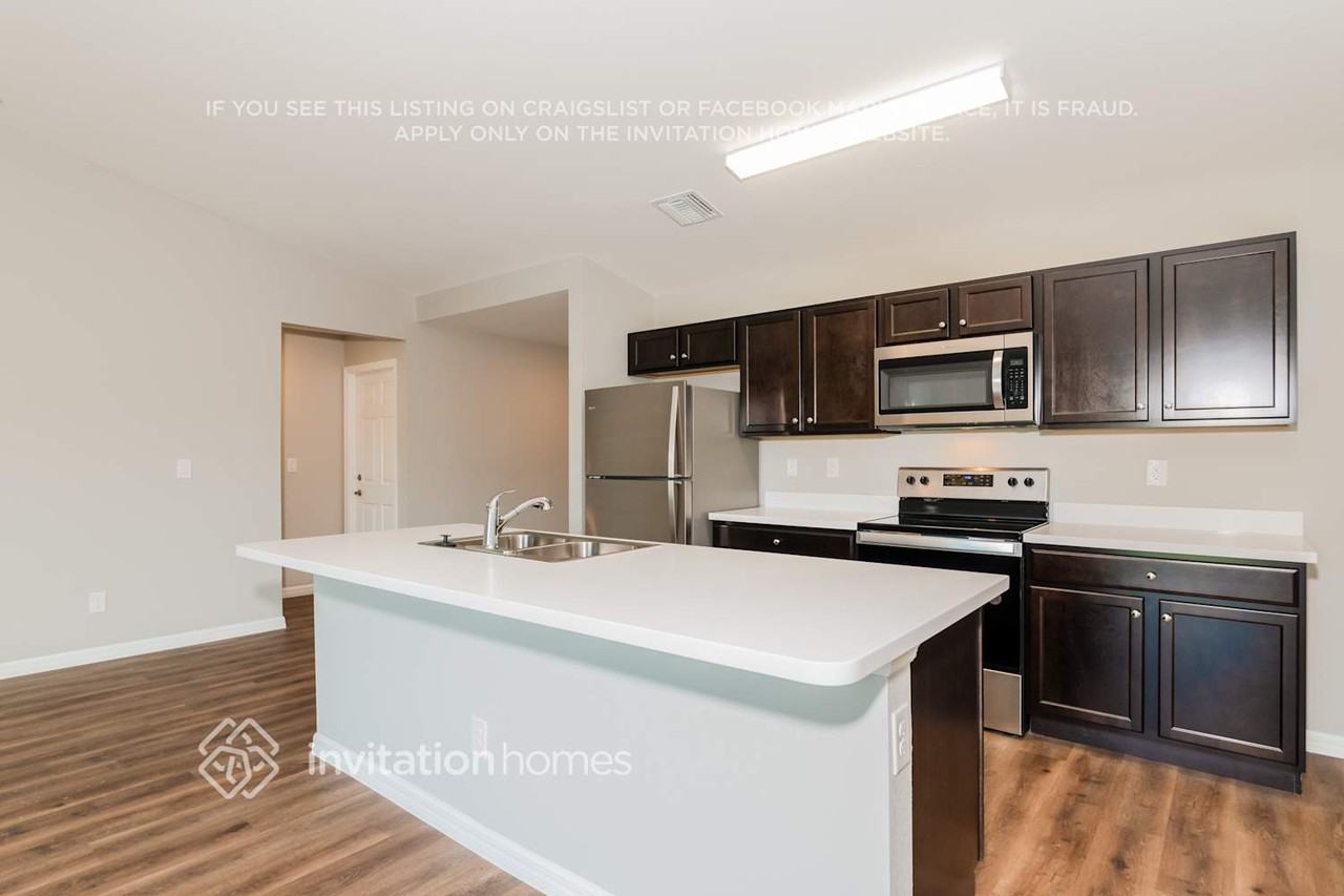 714 Munich St Nw - Photo 5 of 17