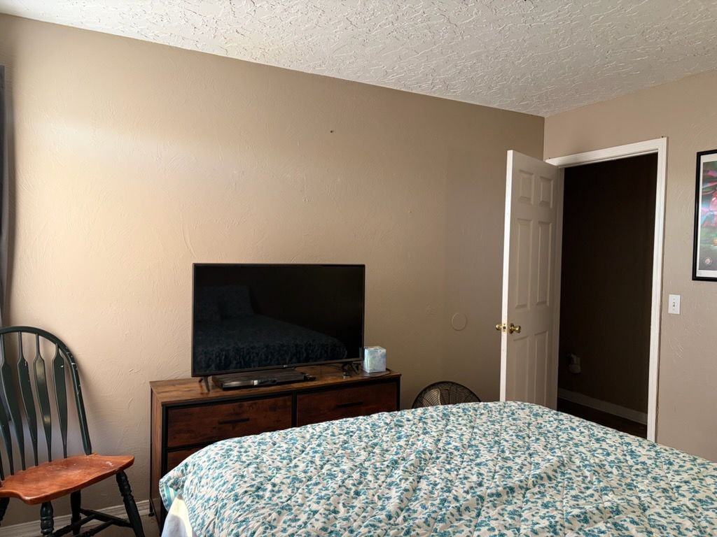 2202 N Benjamin St #1 - Photo 4 of 6