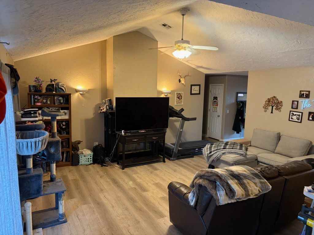 2202 N Benjamin St #1 - Photo 5 of 6