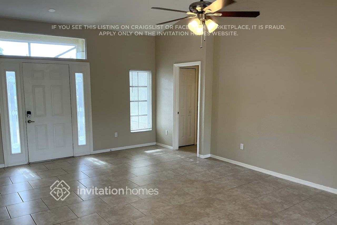 23156 Hillsdale Ave - Photo 2 of 12