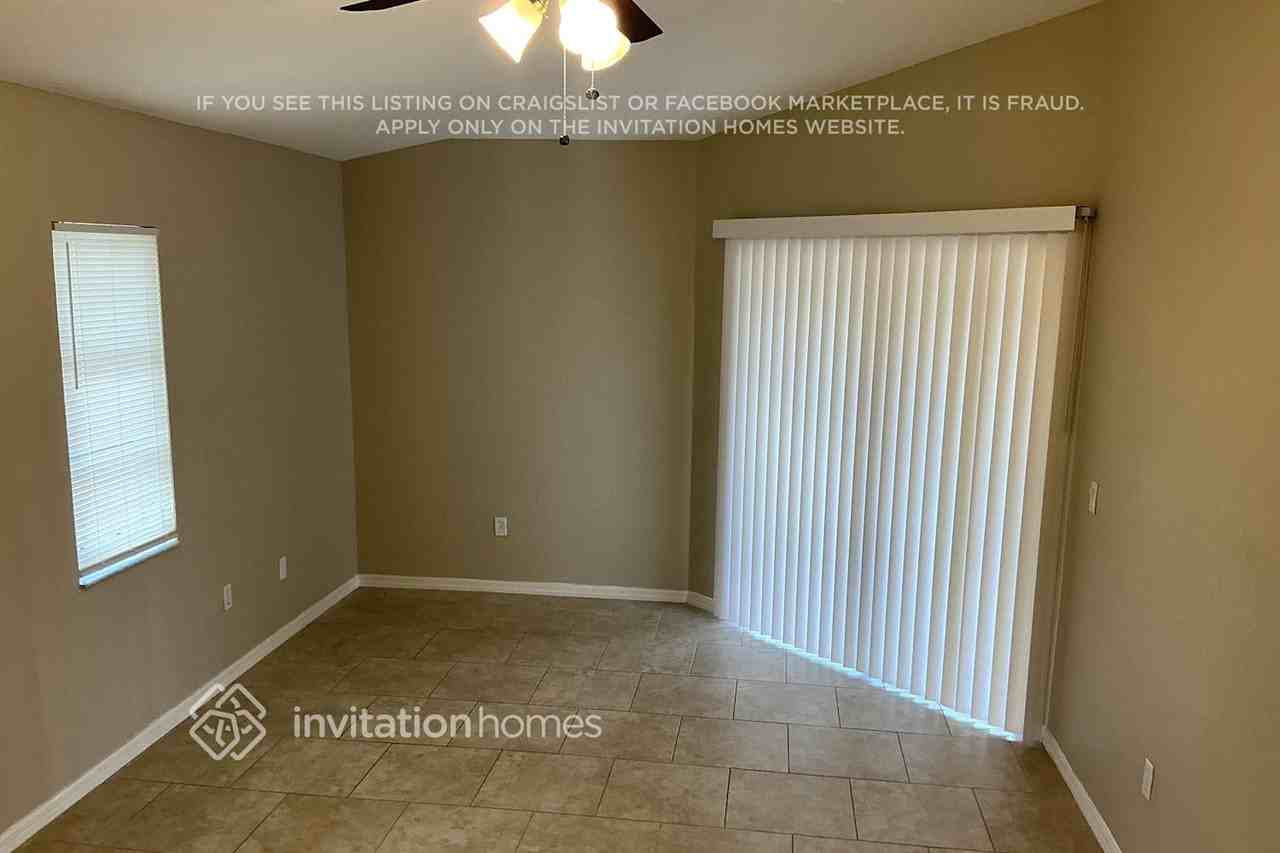 23156 Hillsdale Ave - Photo 7 of 12