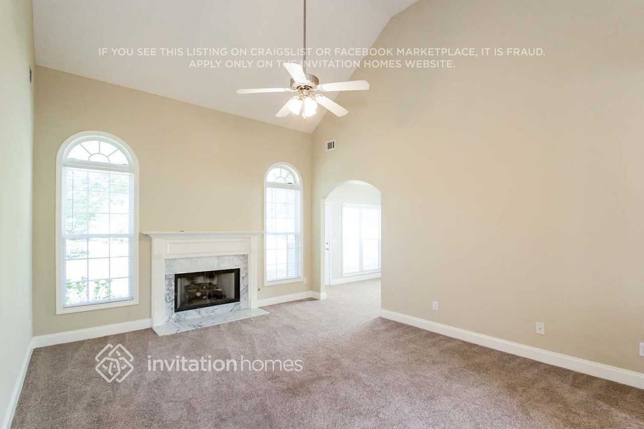 479 Blue Creek Ln - Photo 4 of 21