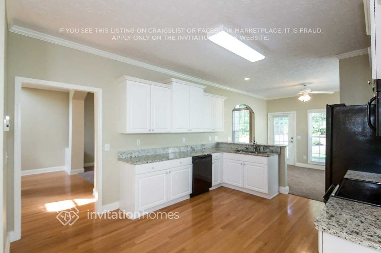 479 Blue Creek Ln - Photo 6 of 21