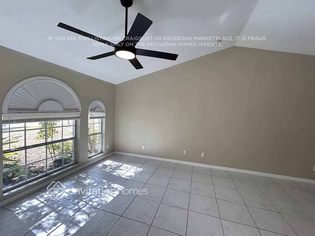 1201 Sw 29th Ter - Photo 2 of 14