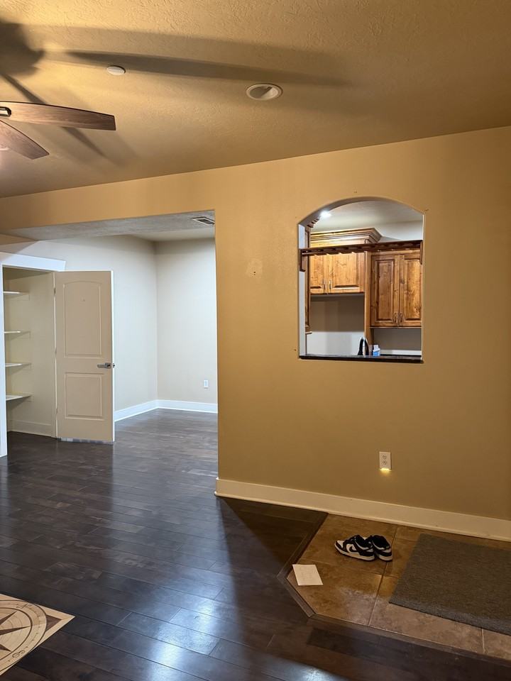 106 W Spring Hill Way - Photo 3 of 11