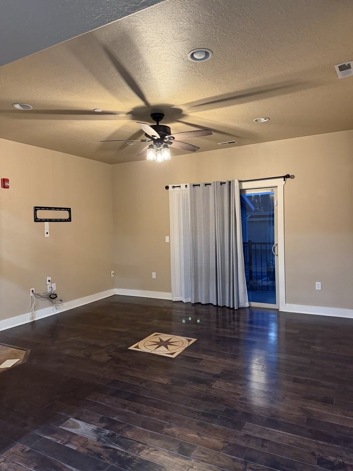 106 W Spring Hill Way - Photo 4 of 11