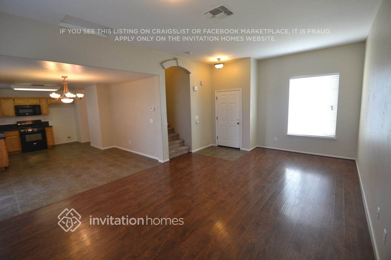 2052 Amber Fields Way - Photo 2 of 12