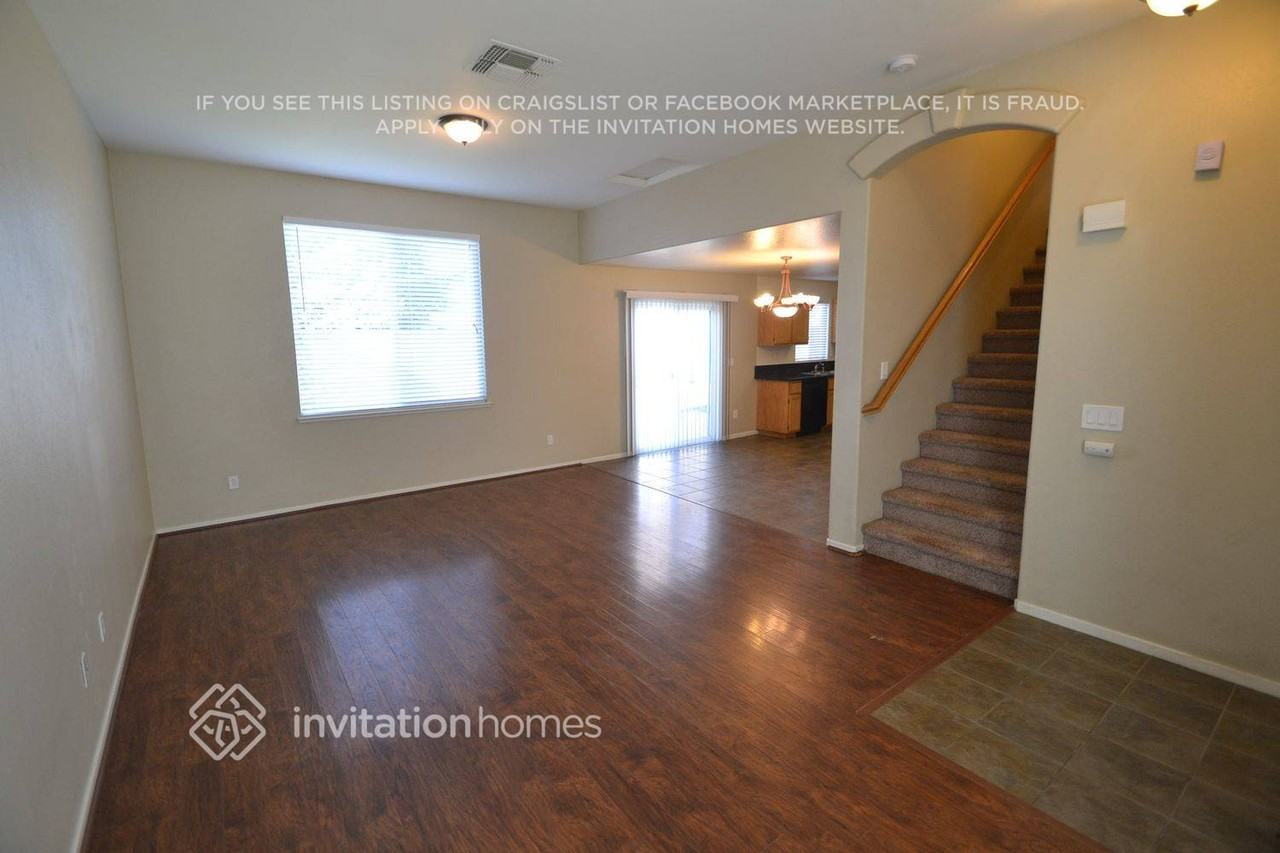 2052 Amber Fields Way - Photo 3 of 12