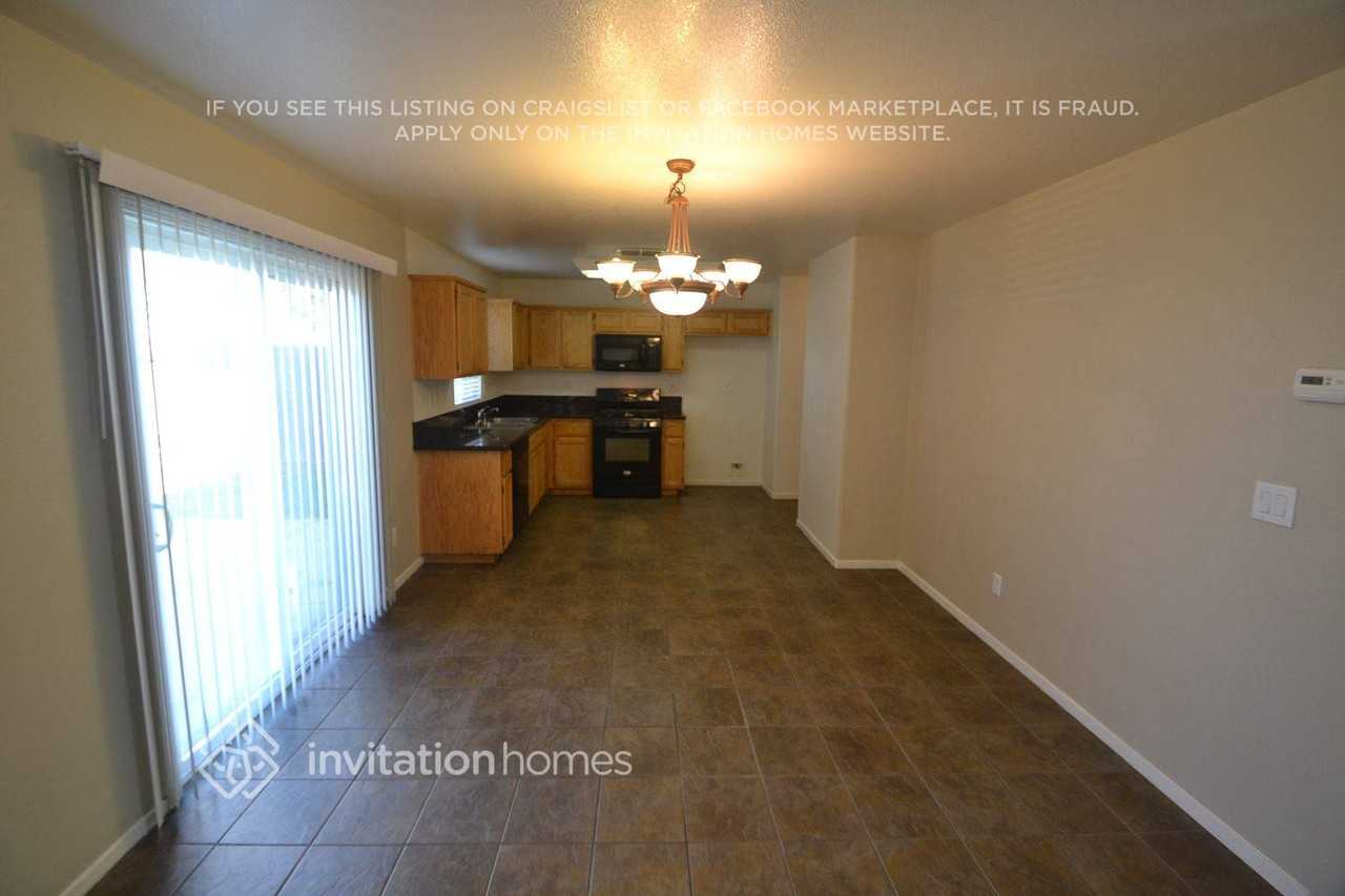 2052 Amber Fields Way - Photo 4 of 12