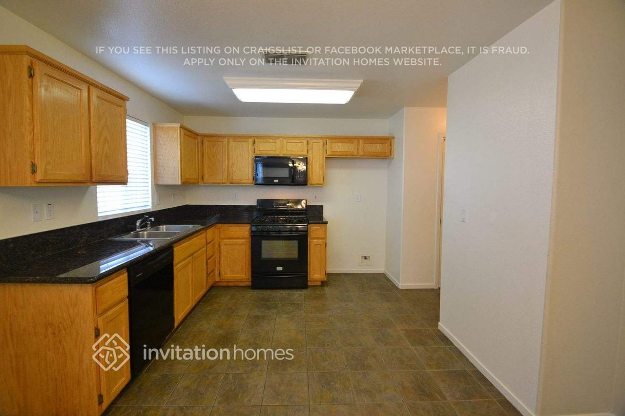 2052 Amber Fields Way - Photo 5 of 12