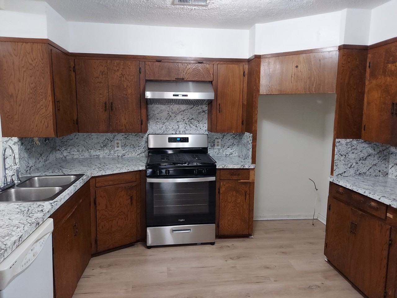 712 S 10th 1/2 St #1 - Photo 3 of 21