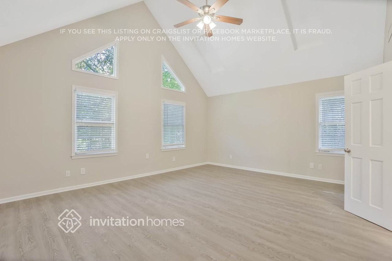 3738 Starboard Ct - Photo 3 of 21